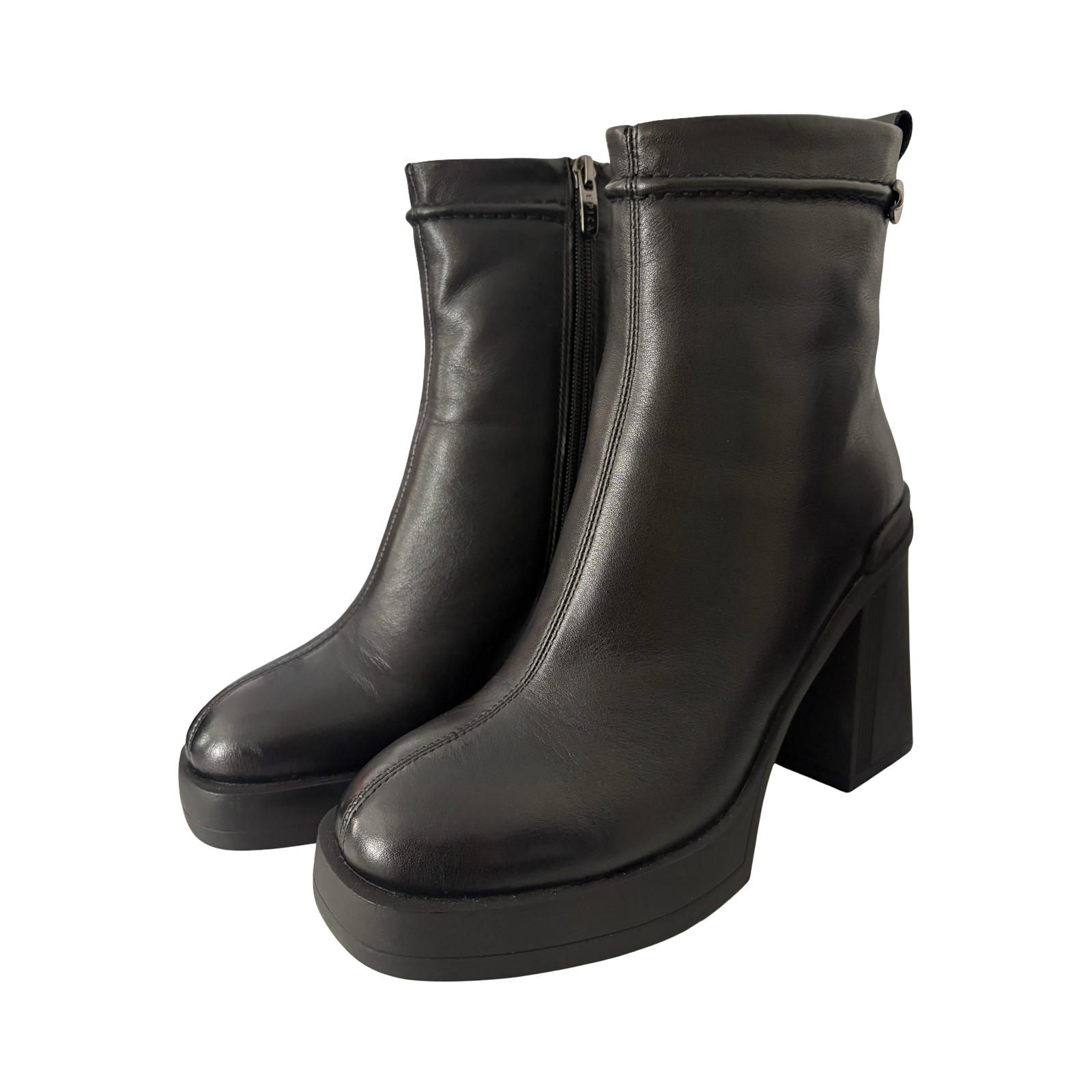 Ghete EPICA din piele, cu toc și talpă groasă.